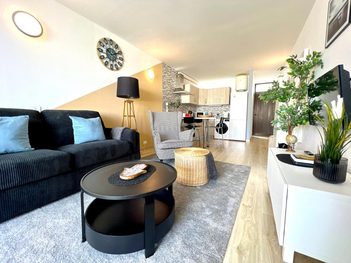 Stunning Lovely Flat With Pool And Wi-fi, 31 Holiday home *