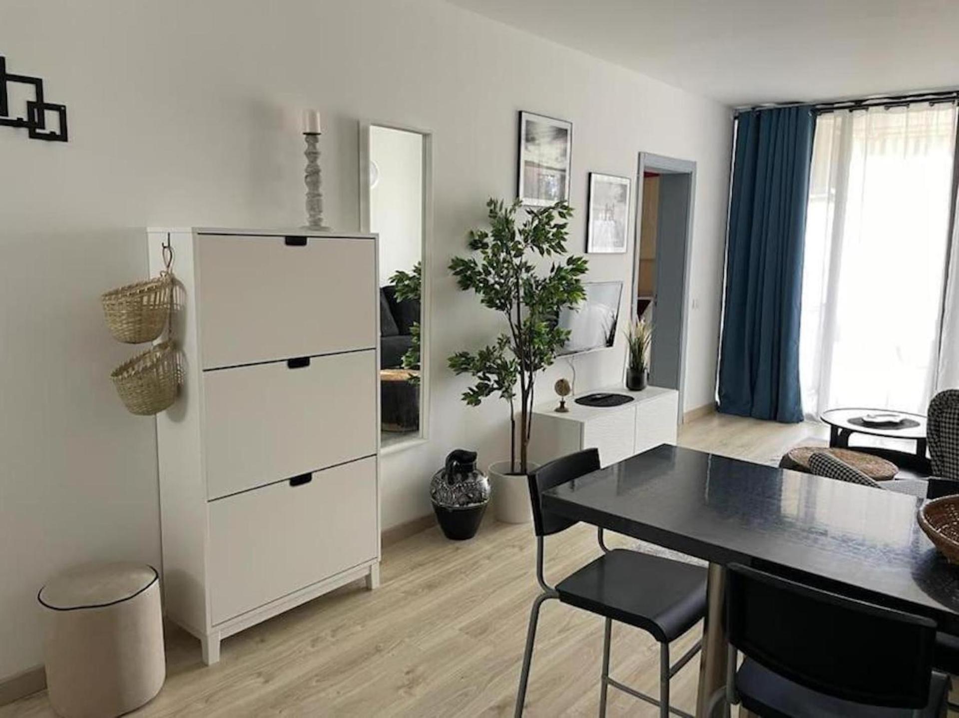 Stunning Lovely Flat With Pool And Wi-fi, 31